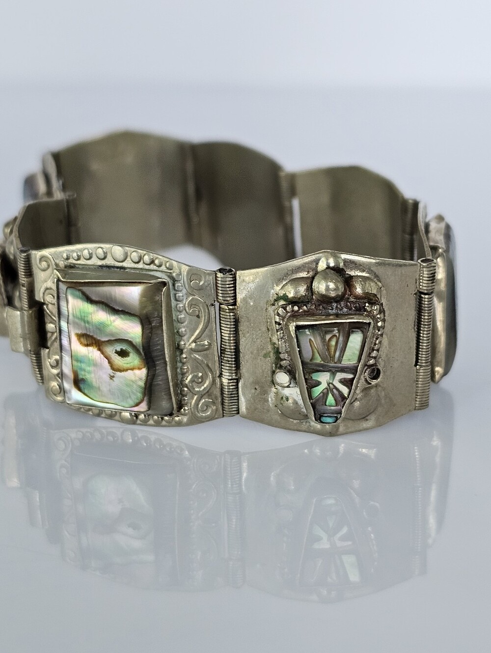 Vintage Hand Carved Abalone & Mother of Pearl Panel Bracelet! - Picture 7 of 7